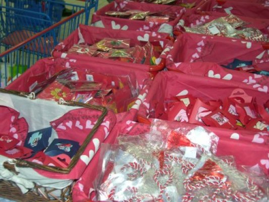 Chinezisme confiscate în Port: 1 milion de ambalaje pentru mărţişoare